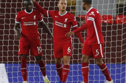  利物浦主场逆转击败曼城，升至积分榜第二  