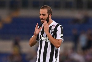  意甲传奇退役，布冯含泪告别绿茵场  