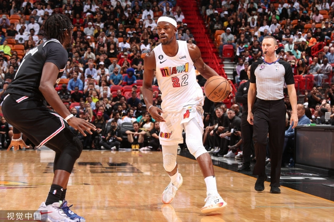  巴特勒关键球热火险胜尼克斯  