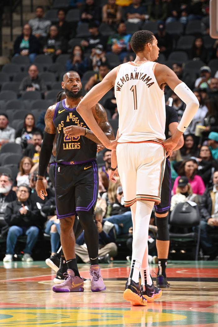  马刺文班亚马 创队史最年轻两双纪录  