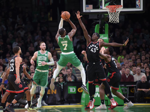  塔图姆45分创新高，凯尔特人横扫猛龙  