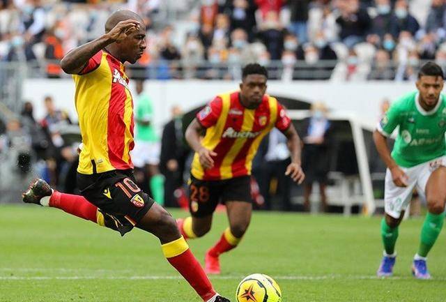  法甲黑马洛里昂爆冷击败传统强队  