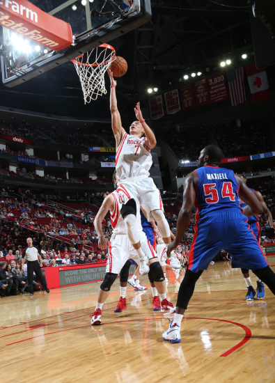  班凯罗持续高光魔术主场击败活塞结束连败